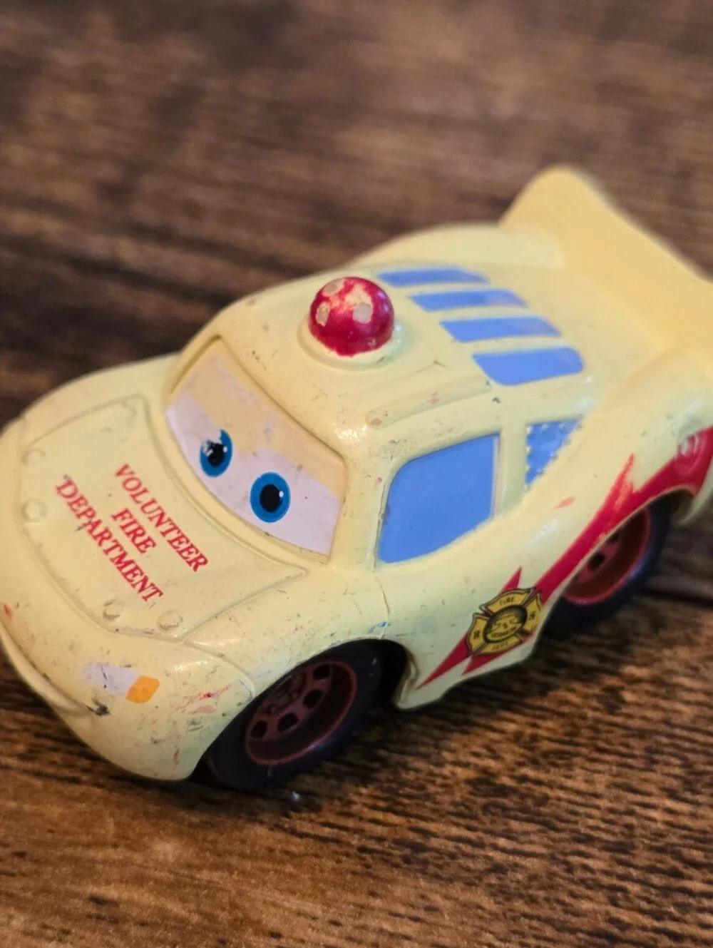 Disney Pixar Cars Mini Adventures Radiator Springs Fire Department Lightning